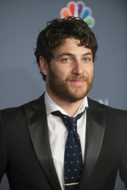 Short-Hairstyle-for-Men-with-Curls